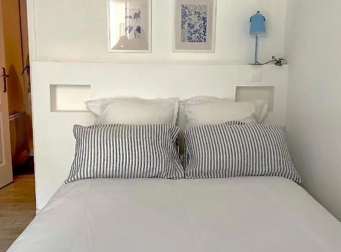 La Petite Maison Bleue בית נופש גרואיסאן